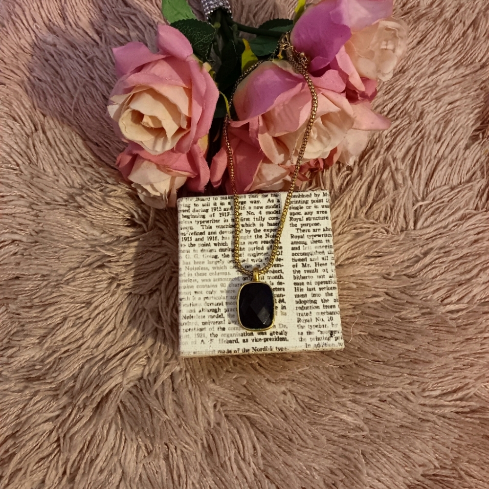 Vintage Estate AVON Amber Lucite Pendant Necklace - Picture 4 of 8